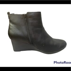 Clarks Women’s Wedge Black Ankle Boot size 12